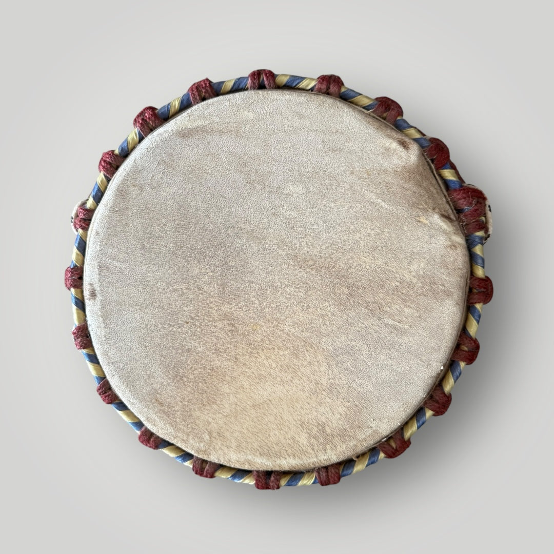Djembé artisanal africain – 39 cm et 24 cm de diamètre | Bois sculpté & corde tressée