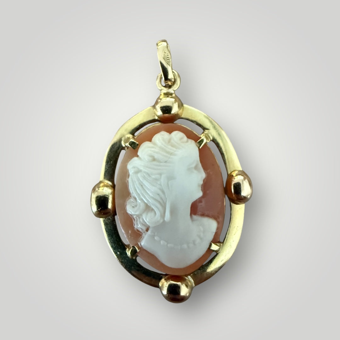 Petit Pendentif Camée Ancien – Or 18 Carats 2x2,5cm
