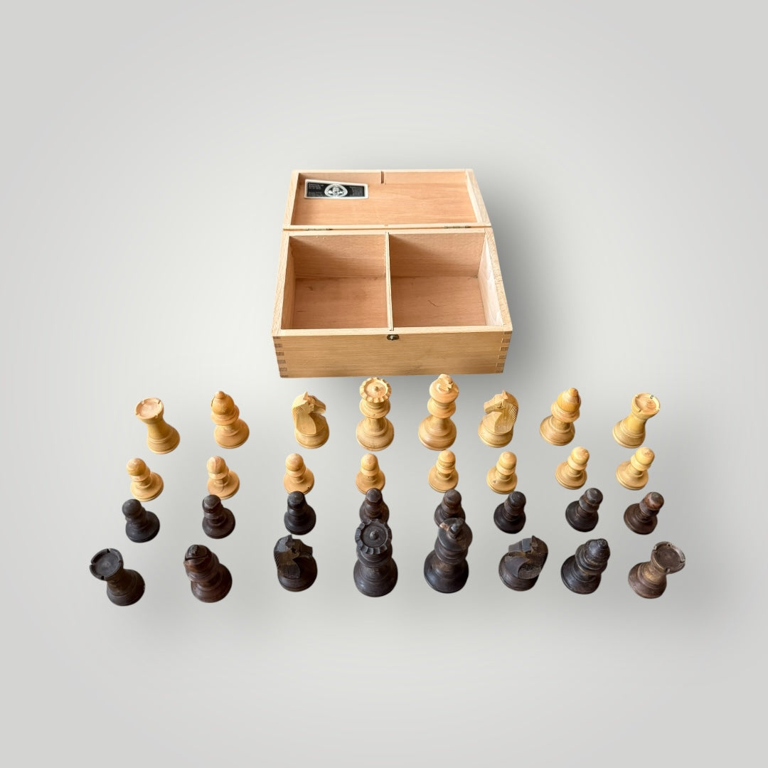 Jeu d’Échecs Vintage en Bois – Coffret de Rangement Inclus