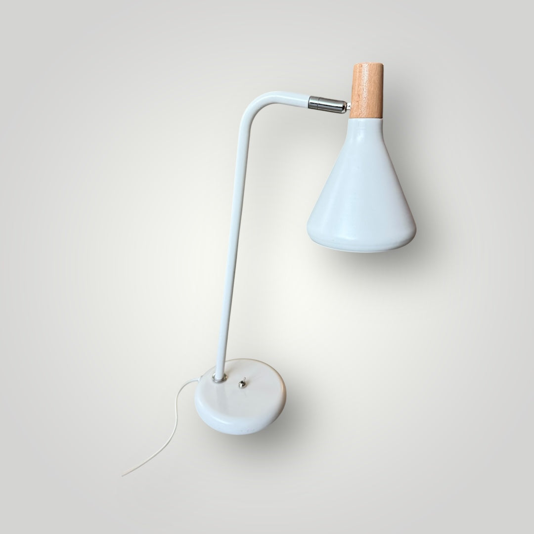 Lampe de Bureau Design Scandinave – Métal Blanc & Bois Clair