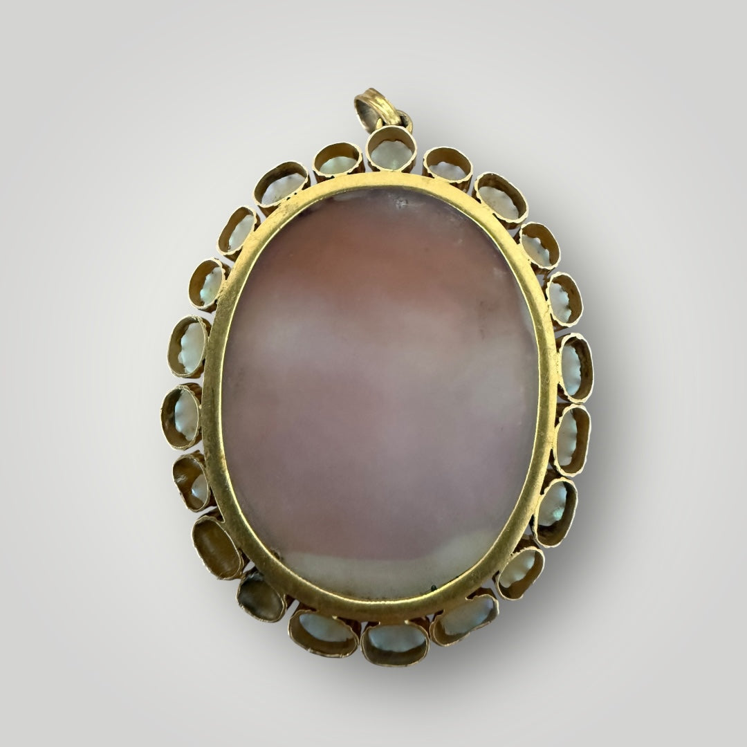 Pendentif Camée Ancien – Or & Opales (29.2 g)