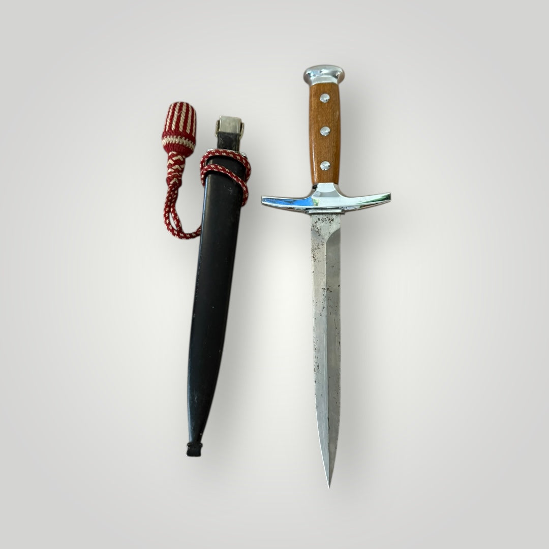 Baïonnette avec fourreau et dragonne tressée